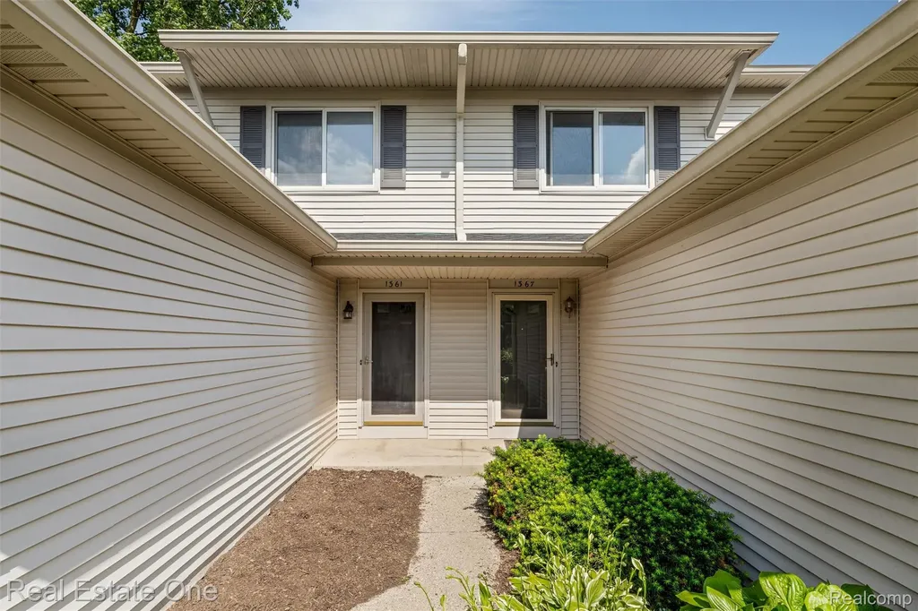 1361 Lochaven Road Waterford Charter Township MI 48327
