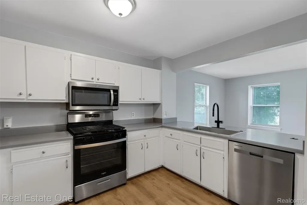 1361 Lochaven Road Waterford Charter Township MI 48327