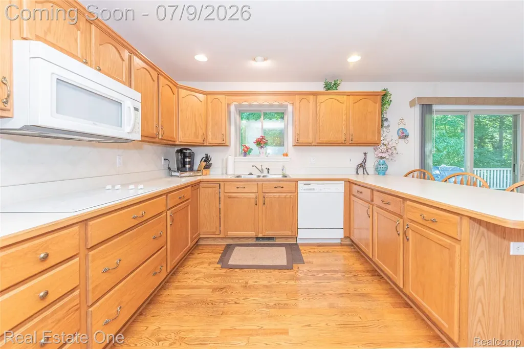 7965 Howard Street Hamburg Township MI 48189