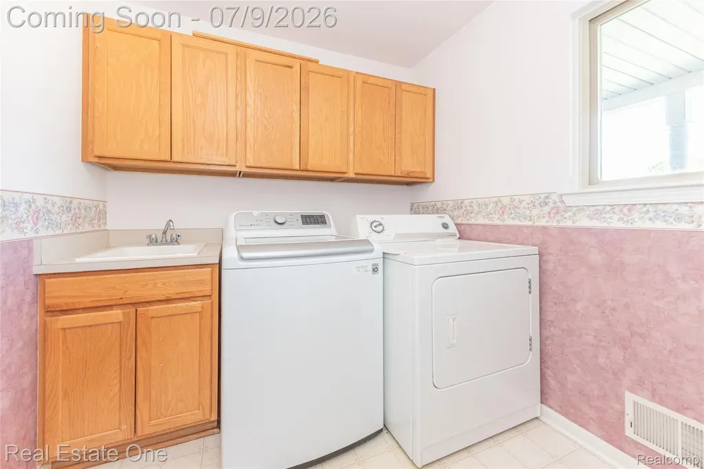 7965 Howard Street Hamburg Township MI 48189
