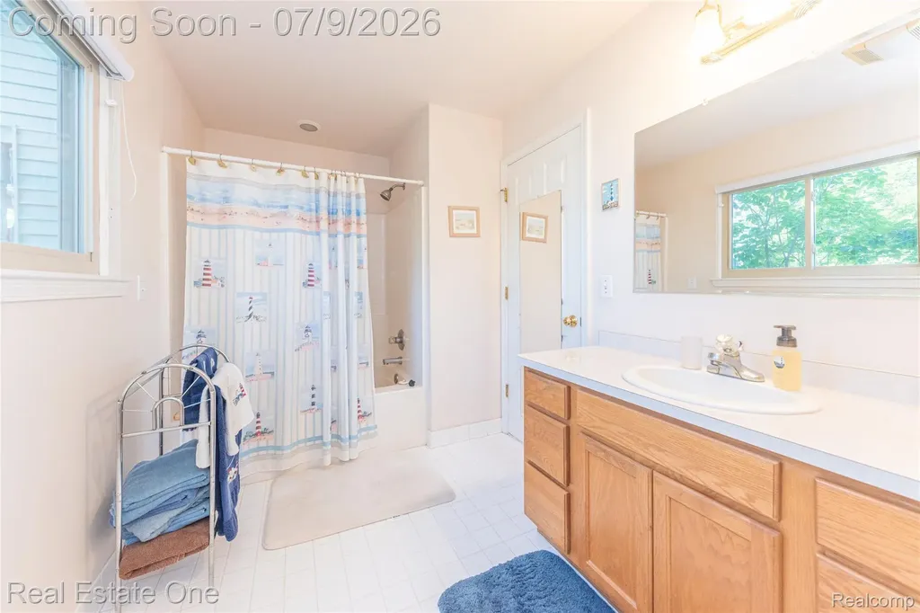 7965 Howard Street Hamburg Township MI 48189