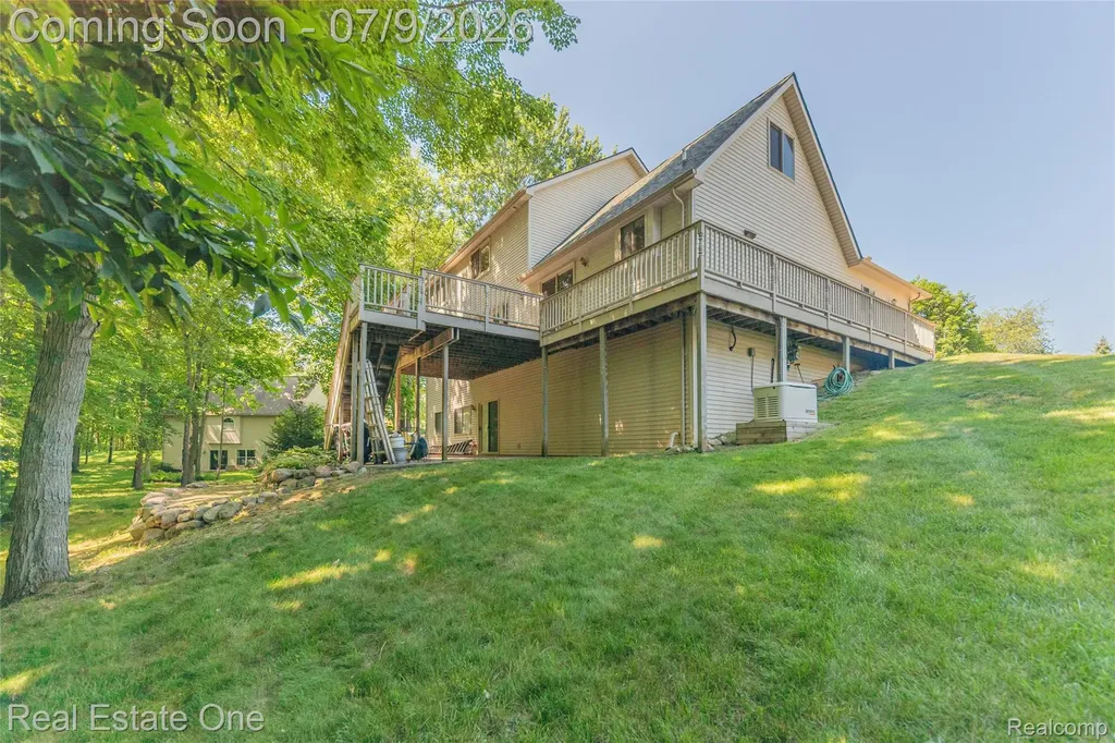 7965 Howard Street Hamburg Township MI 48189
