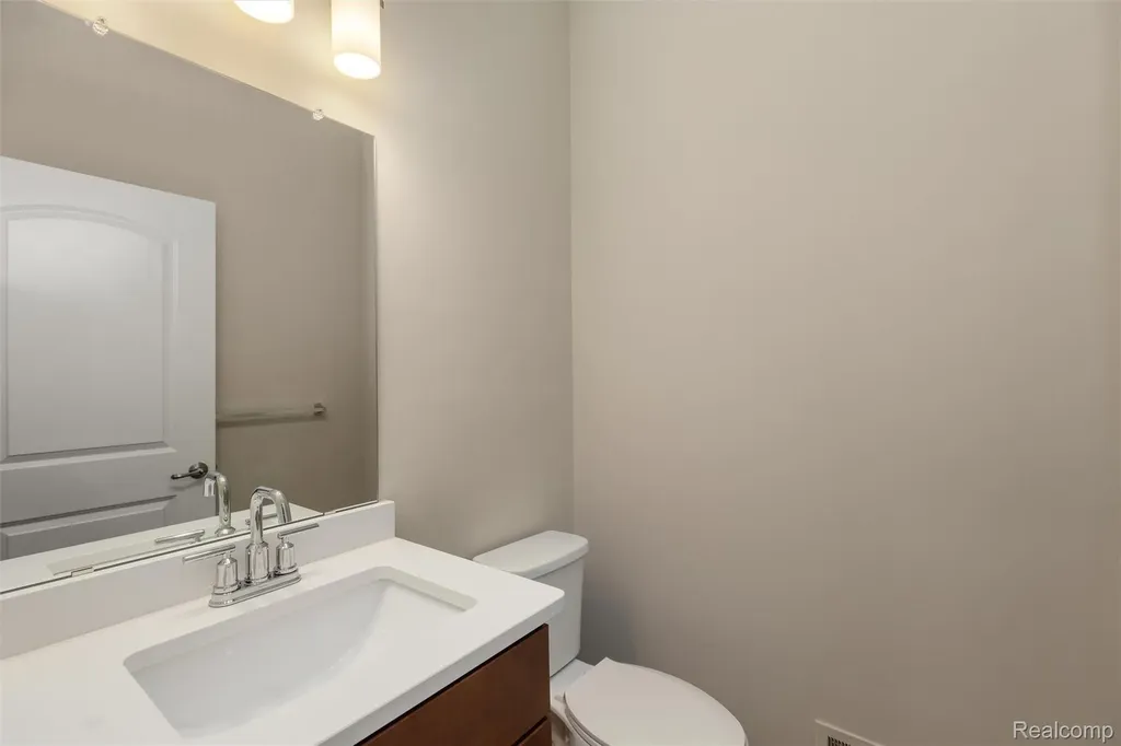 807 Balmoral Lane Troy City MI 48085