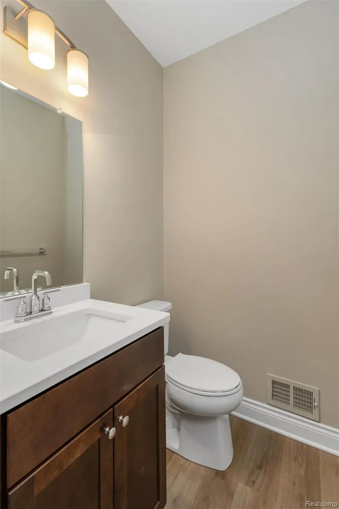 807 Balmoral Lane Troy City MI 48085