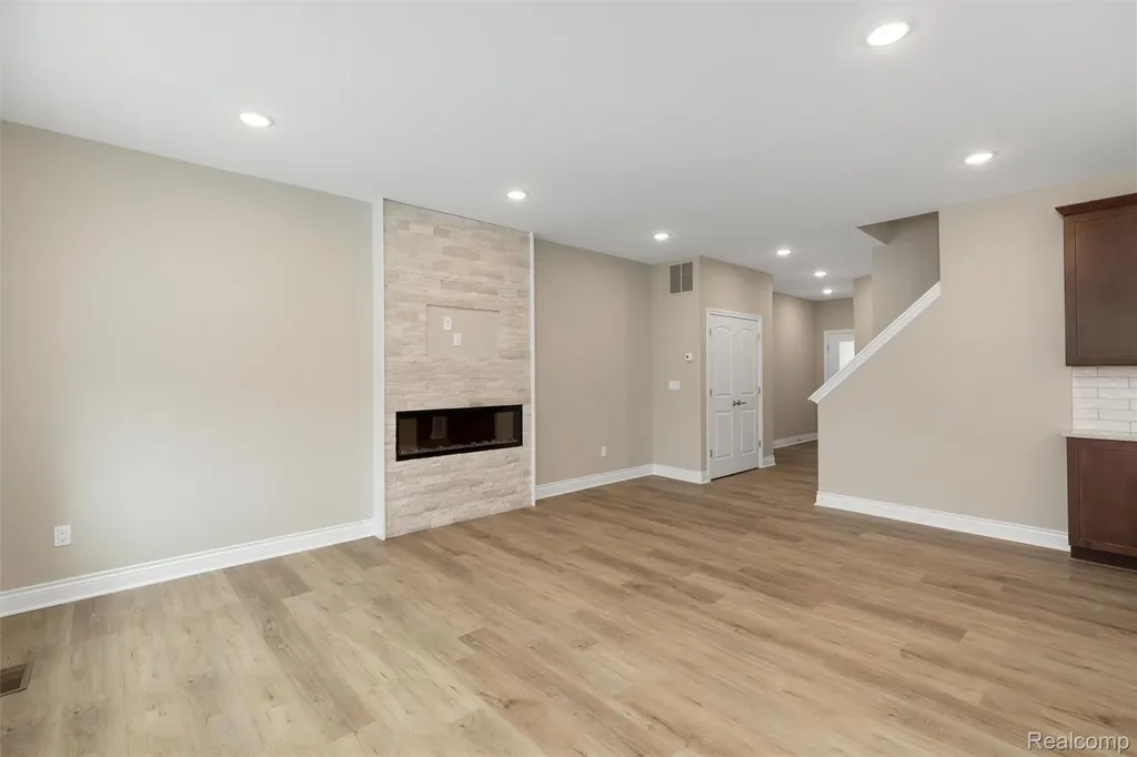 807 Balmoral Lane Troy City MI 48085