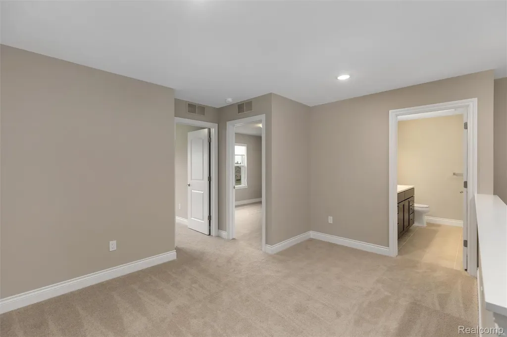 807 Balmoral Lane Troy City MI 48085
