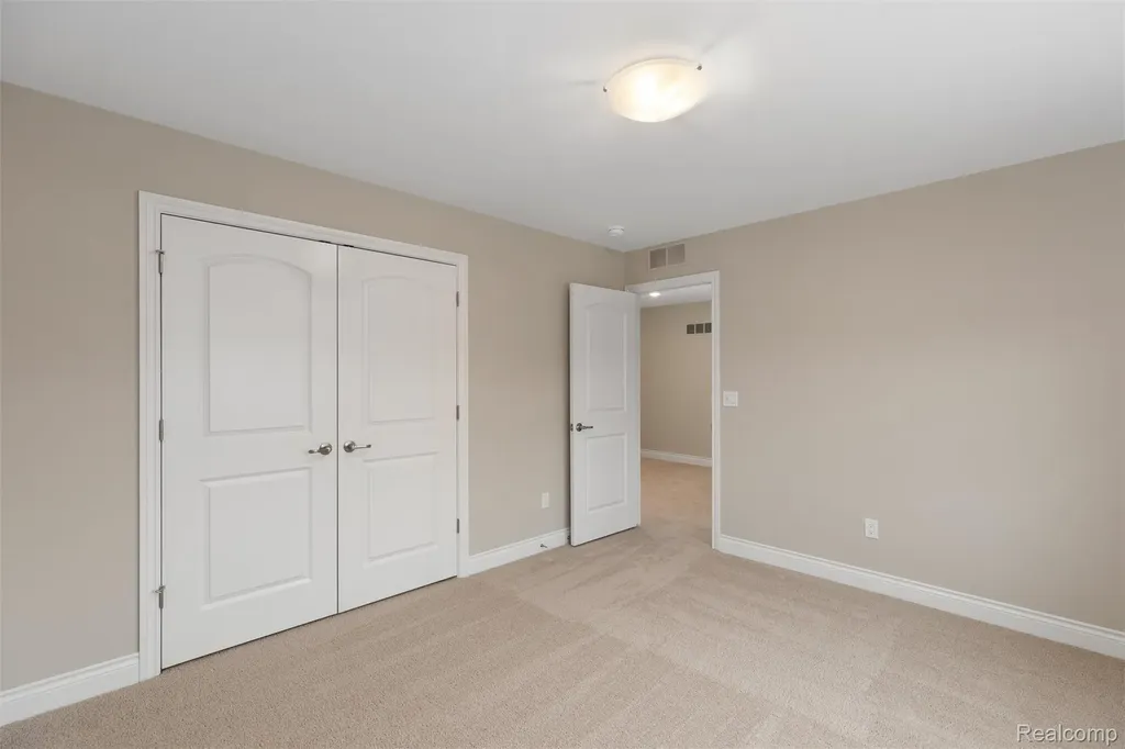 807 Balmoral Lane Troy City MI 48085