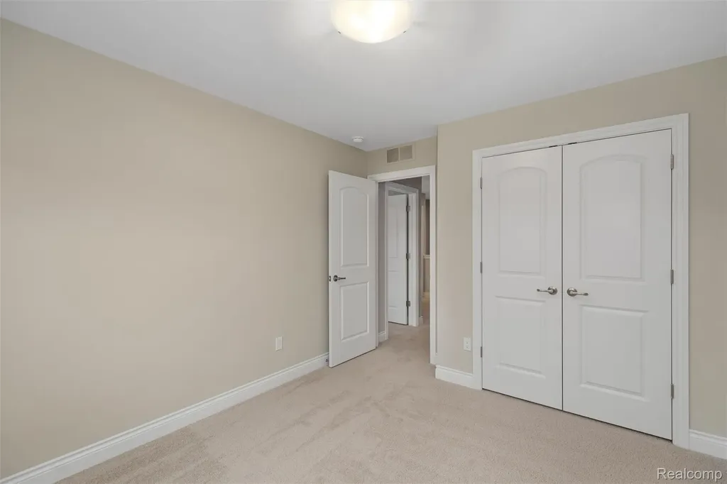 807 Balmoral Lane Troy City MI 48085