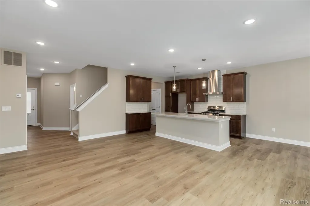 807 Balmoral Lane Troy City MI 48085