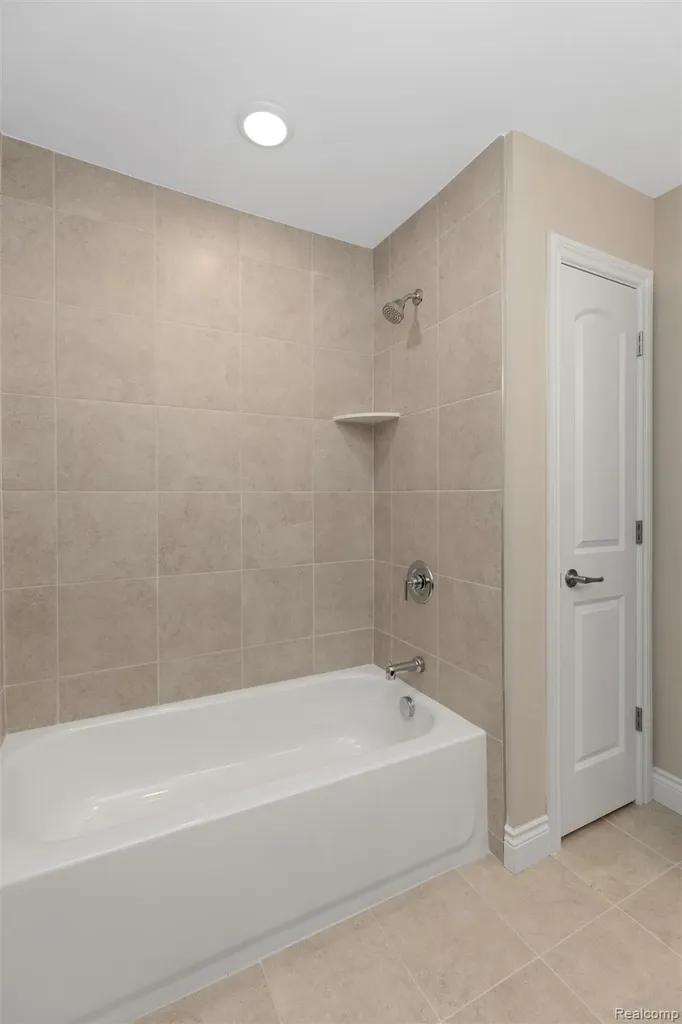 807 Balmoral Lane Troy City MI 48085