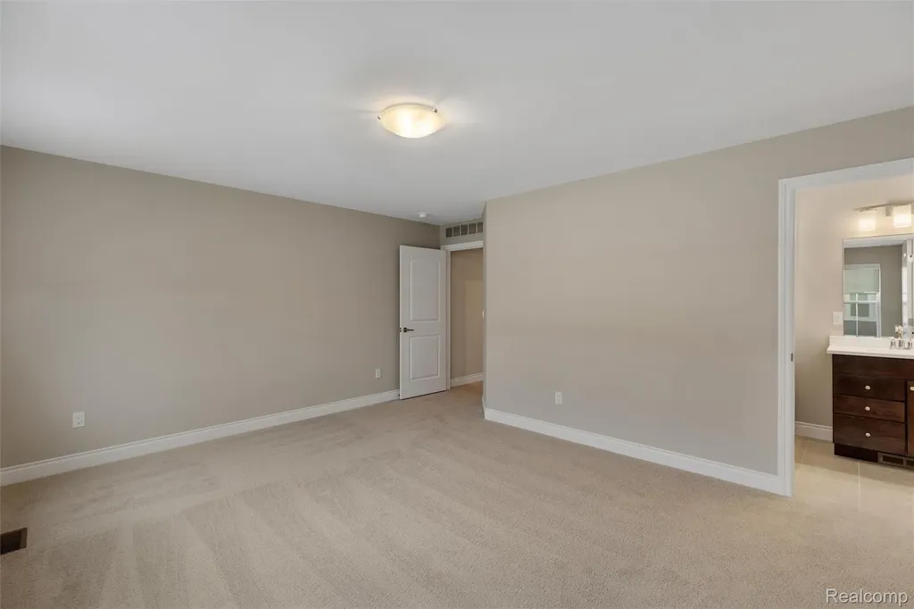 807 Balmoral Lane Troy City MI 48085