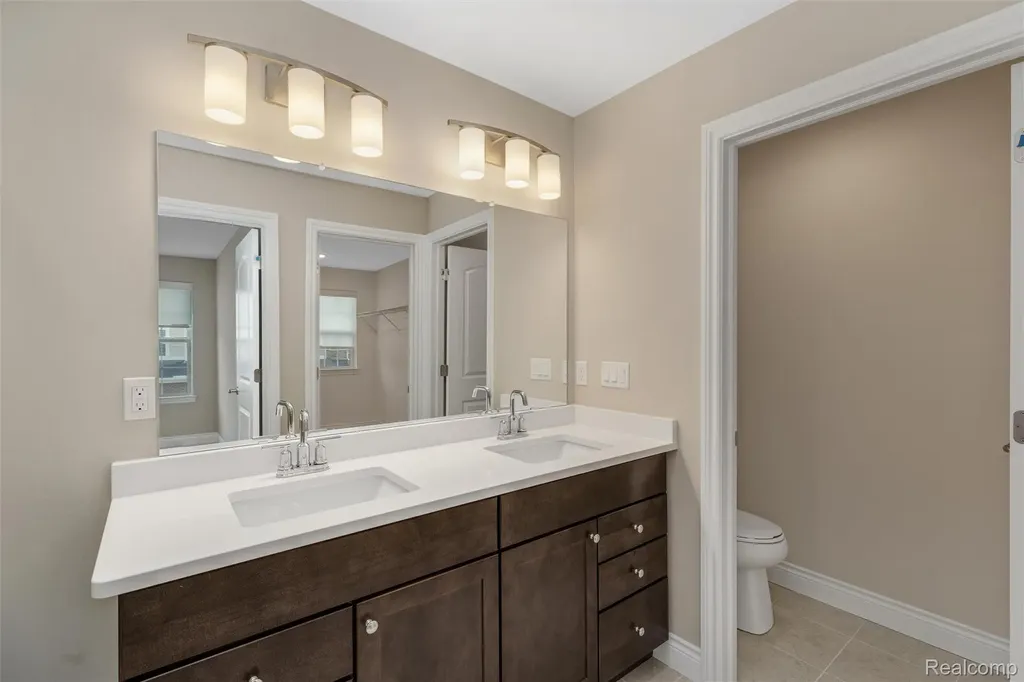 807 Balmoral Lane Troy City MI 48085