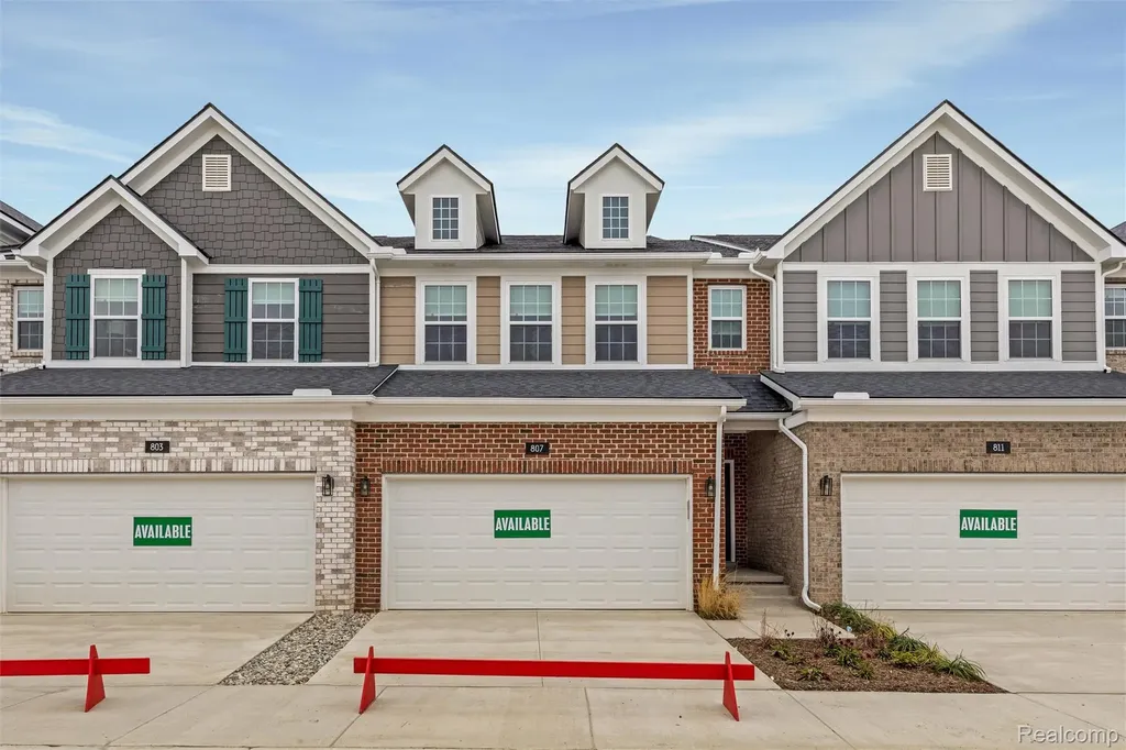 807 Balmoral Lane Troy City MI 48085