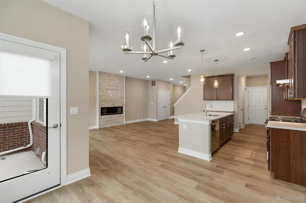 807 Balmoral Lane Troy City MI 48085