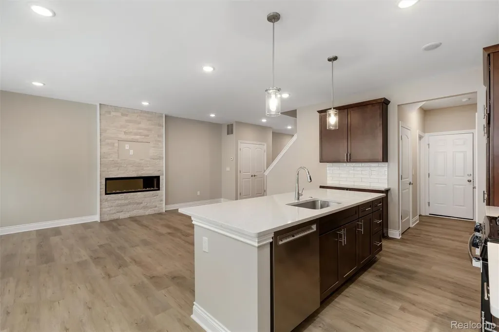 807 Balmoral Lane Troy City MI 48085