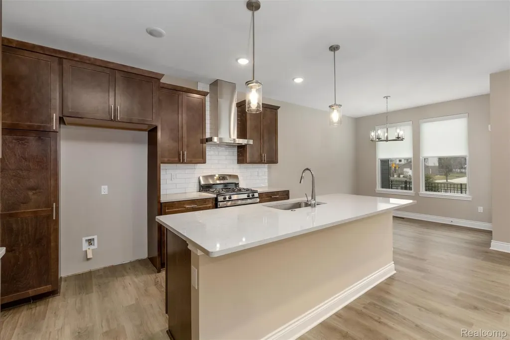 807 Balmoral Lane Troy City MI 48085