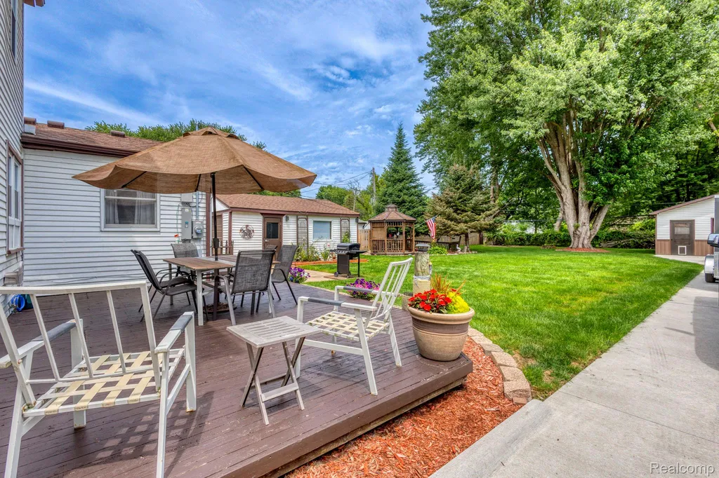 39076 Winkler Street Harrison Charter Township MI 48045