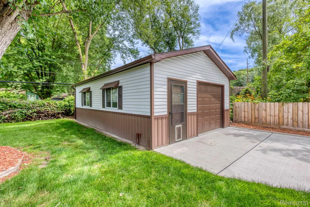 39076 Winkler Street Harrison Charter Township MI 48045