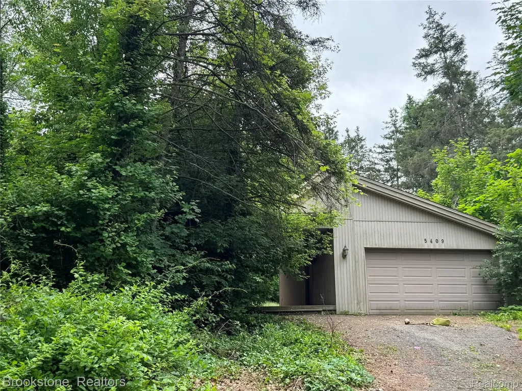 5409 Stowe Trail Independence Charter Township MI 48348