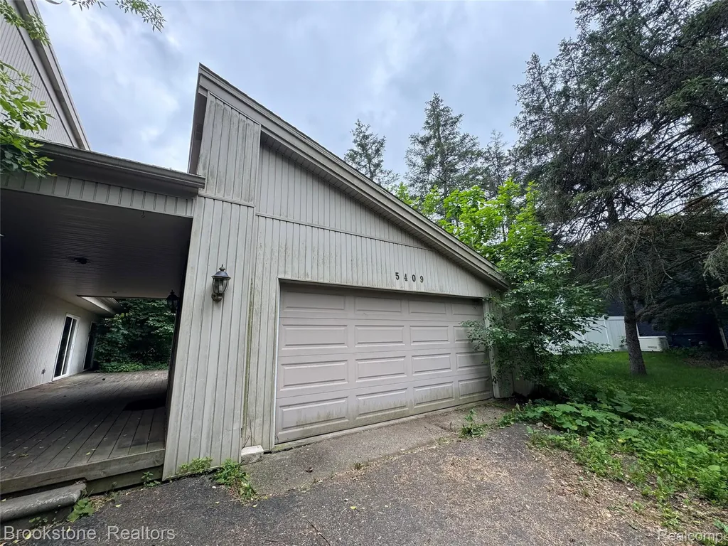 5409 Stowe Trail Independence Charter Township MI 48348