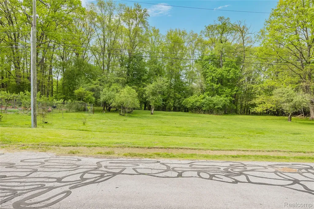 0000 Tioga Southfield City MI 48033
