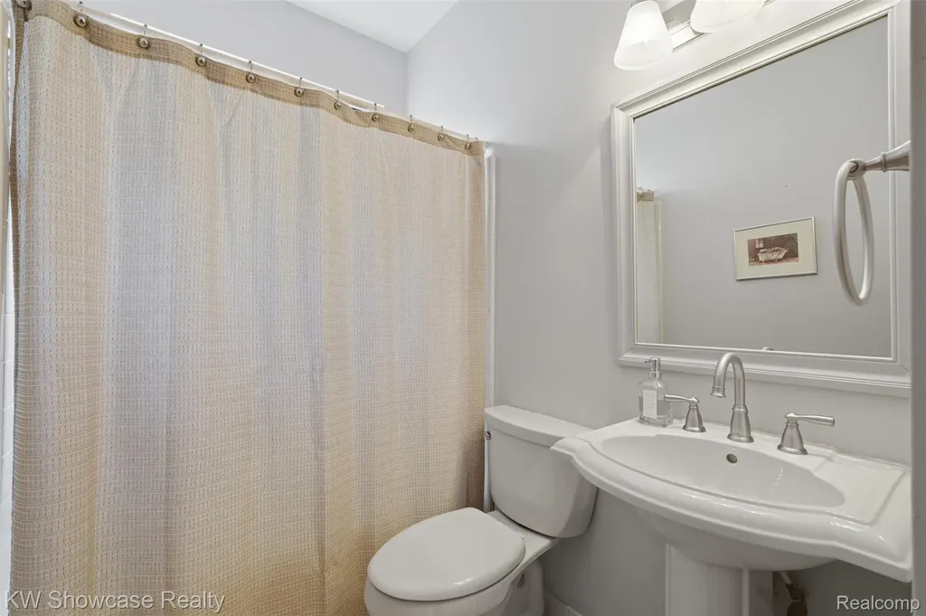 1021 Willowood Court Fenton City MI 48430
