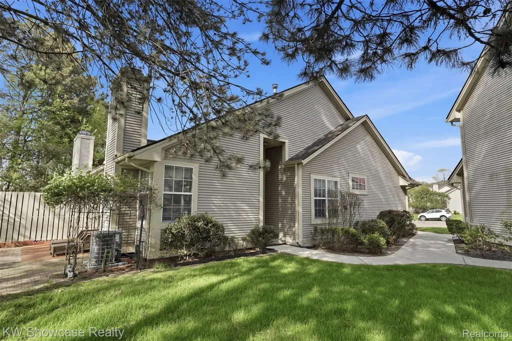 1021 Willowood Court Fenton City MI 48430