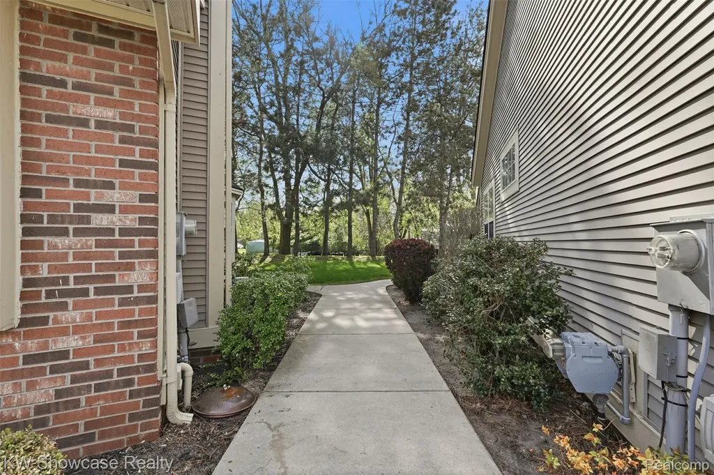 1021 Willowood Court Fenton City MI 48430