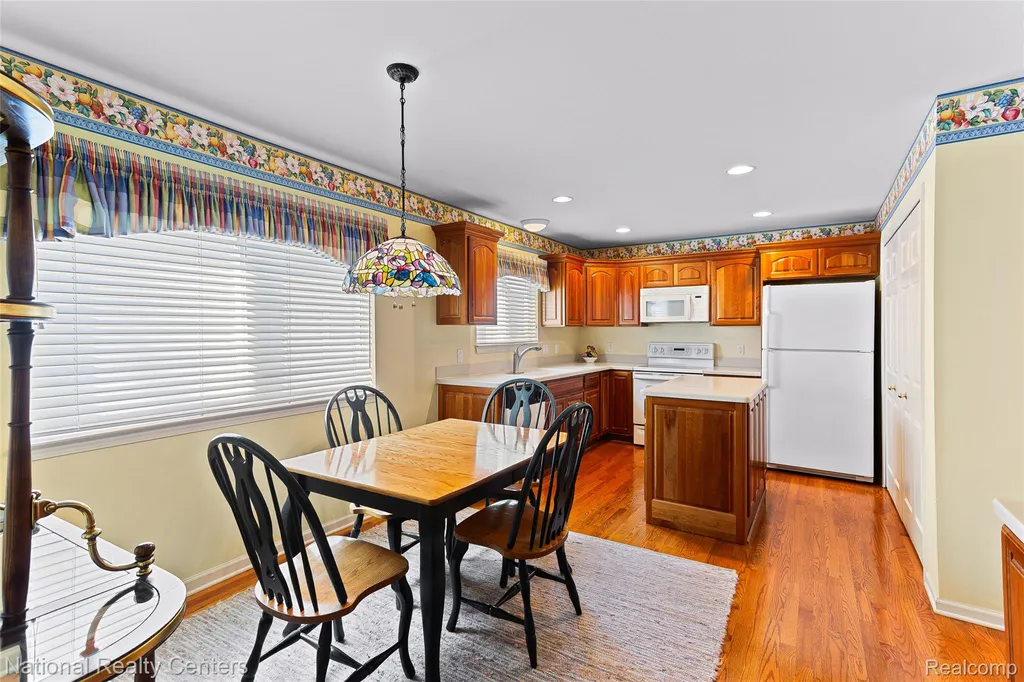 180 Winslow Circle Commerce Charter Township MI 48390
