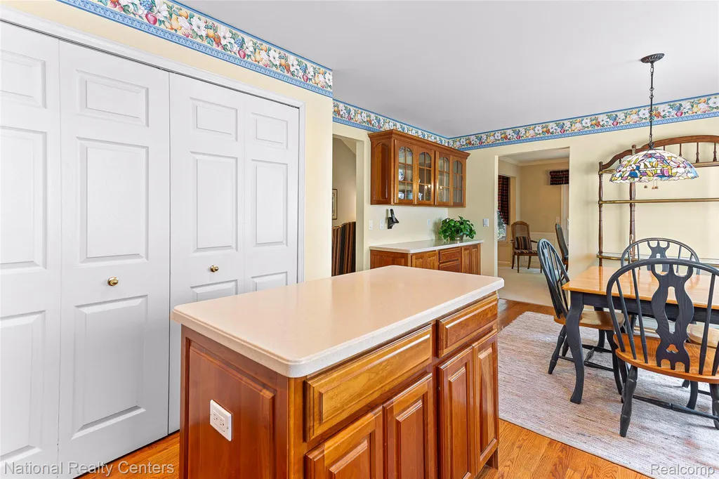 180 Winslow Circle Commerce Charter Township MI 48390