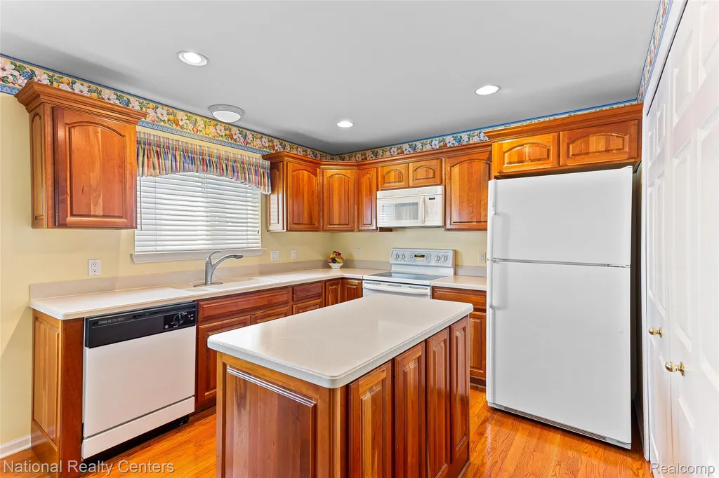 180 Winslow Circle Commerce Charter Township MI 48390