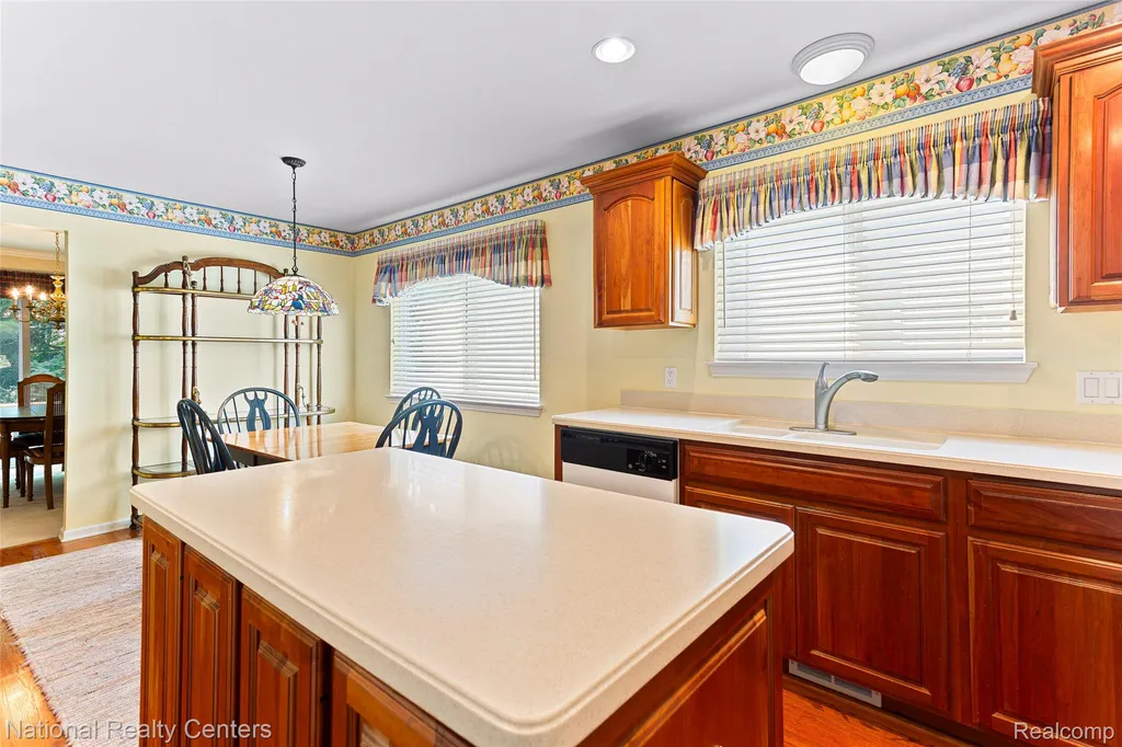 180 Winslow Circle Commerce Charter Township MI 48390