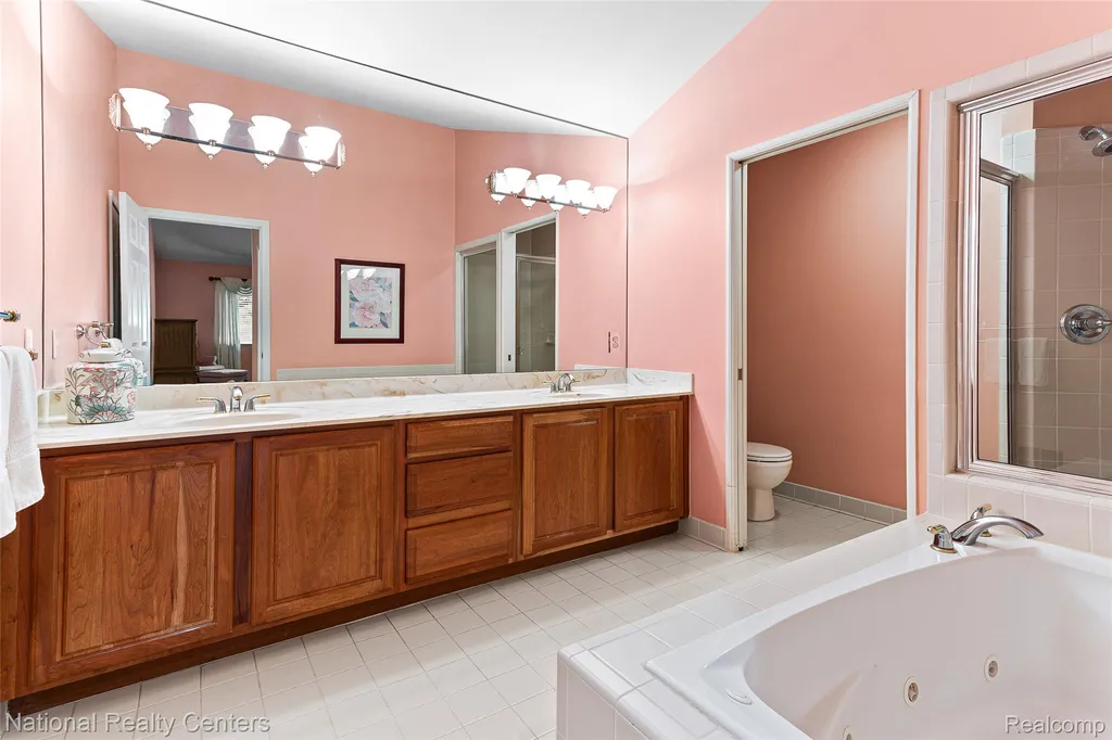 180 Winslow Circle Commerce Charter Township MI 48390