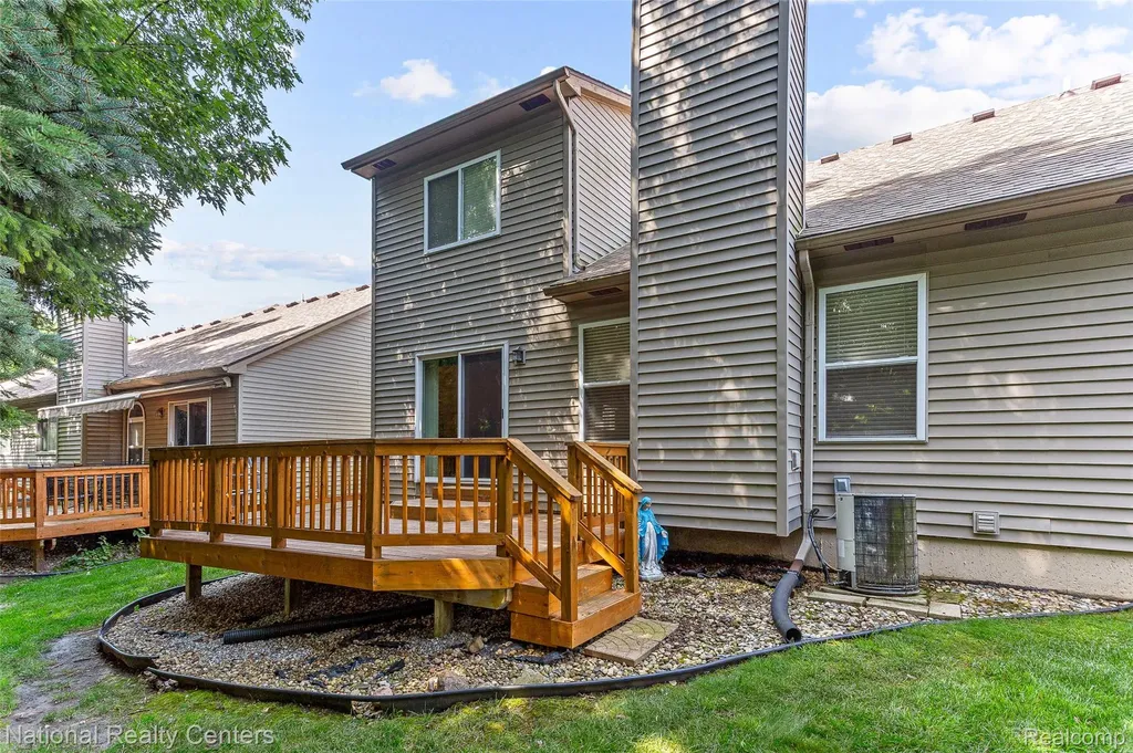 180 Winslow Circle Commerce Charter Township MI 48390