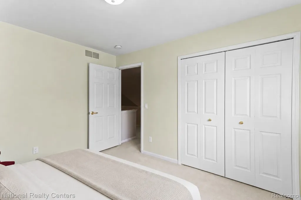 180 Winslow Circle Commerce Charter Township MI 48390