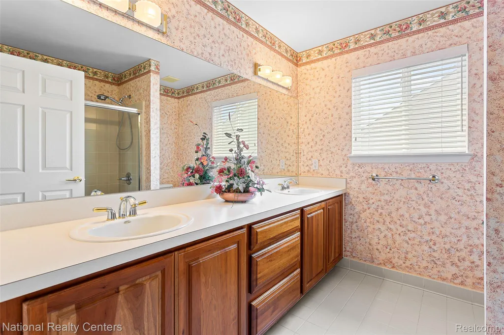 180 Winslow Circle Commerce Charter Township MI 48390