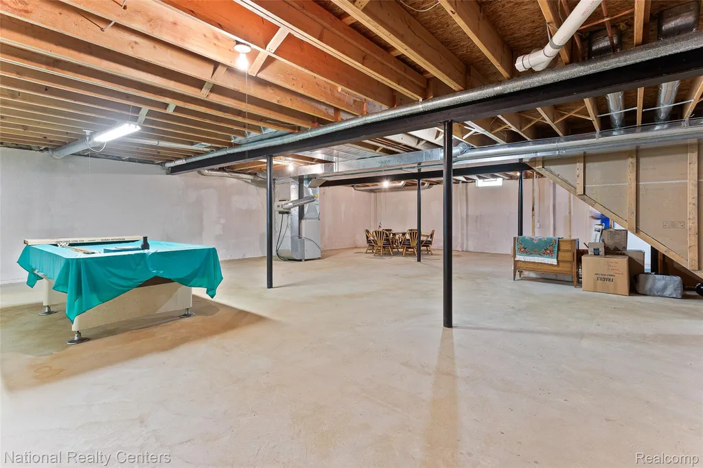 180 Winslow Circle Commerce Charter Township MI 48390
