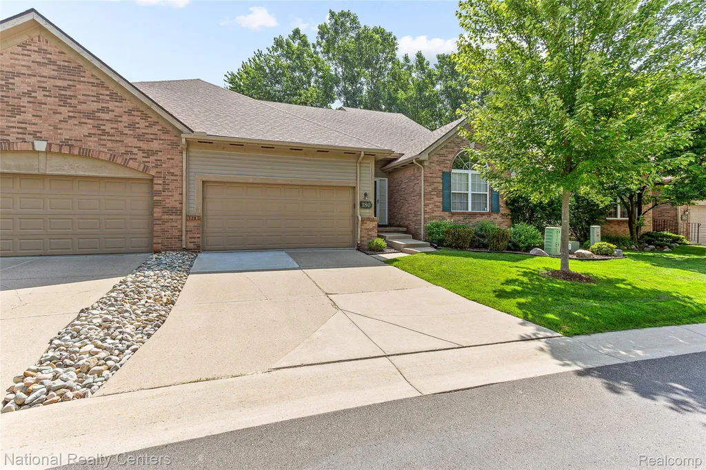 180 Winslow Circle Commerce Charter Township MI 48390