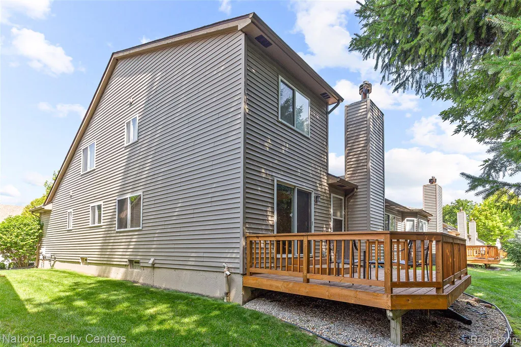 180 Winslow Circle Commerce Charter Township MI 48390