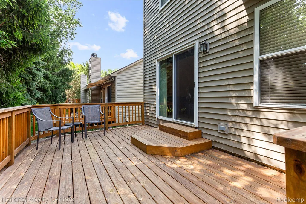 180 Winslow Circle Commerce Charter Township MI 48390