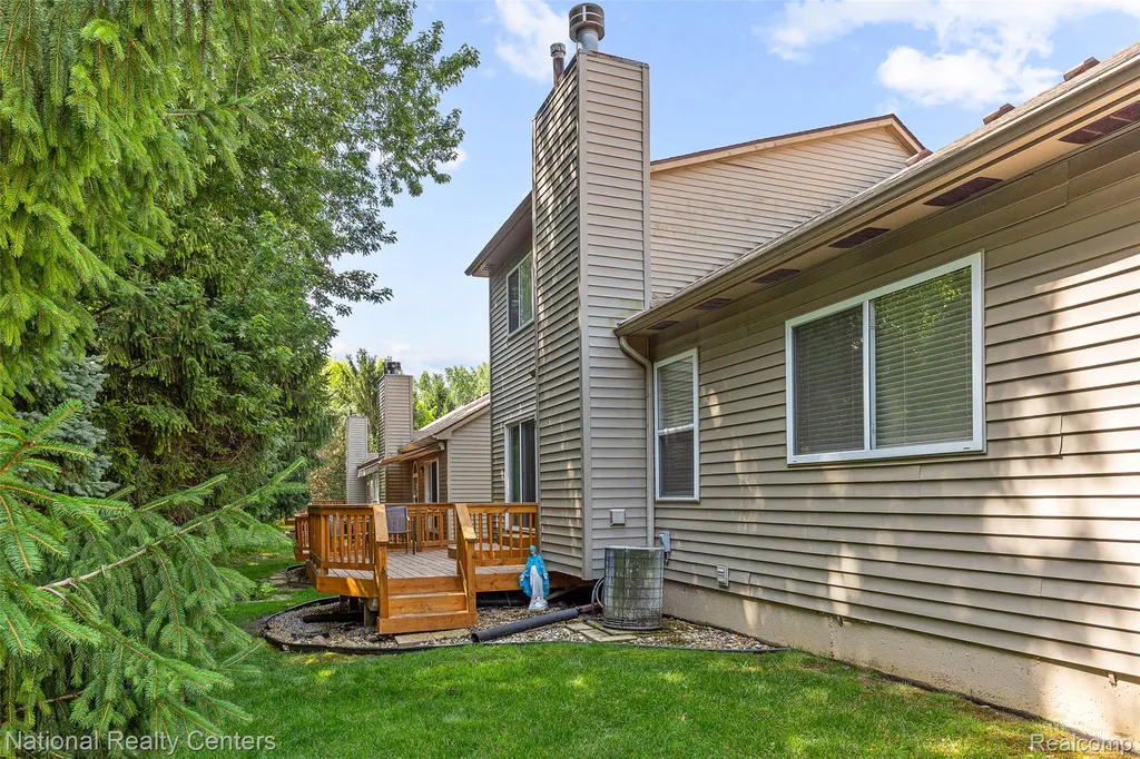 180 Winslow Circle Commerce Charter Township MI 48390