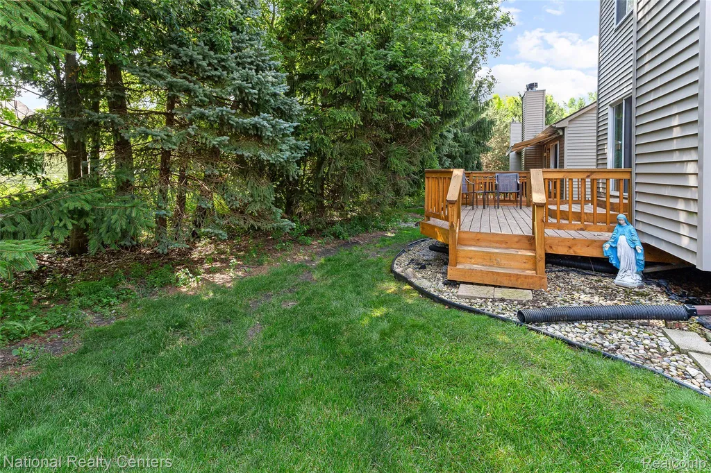 180 Winslow Circle Commerce Charter Township MI 48390