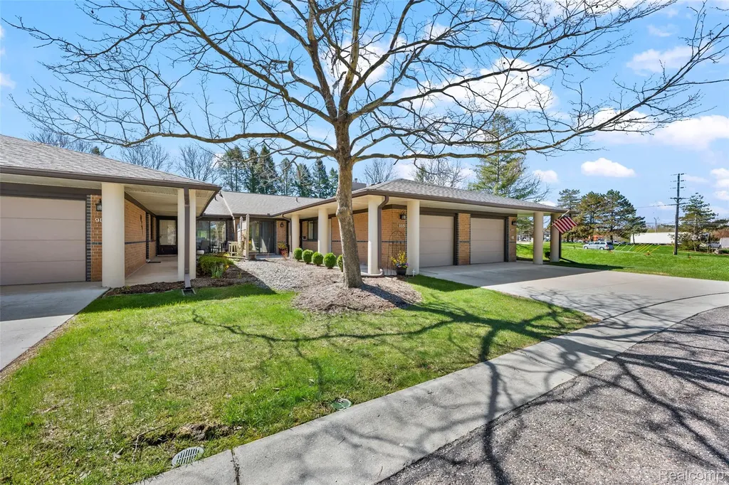 985 Wexford Way Rochester Hills City MI 48307