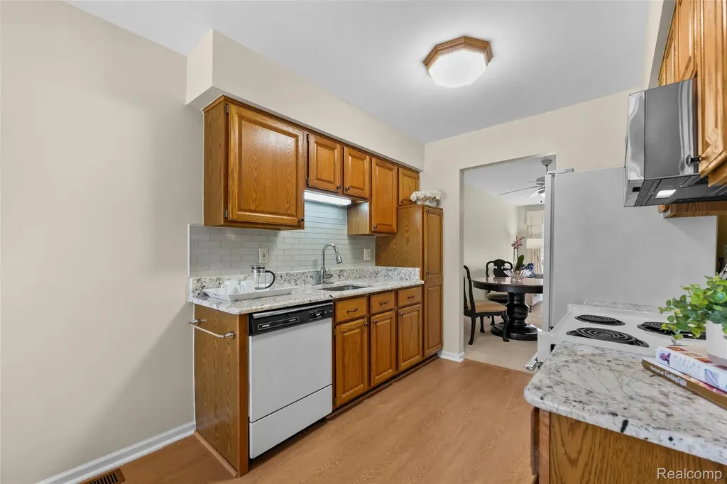 985 Wexford Way Rochester Hills City MI 48307