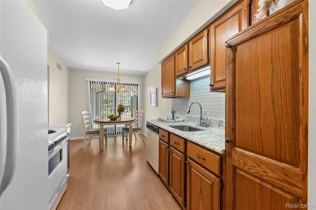 985 Wexford Way Rochester Hills City MI 48307