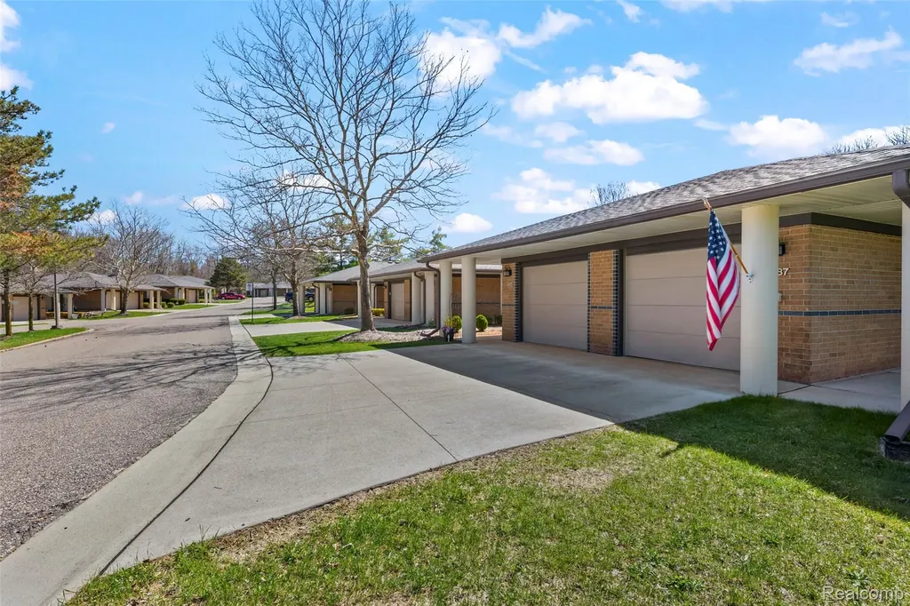 985 Wexford Way Rochester Hills City MI 48307
