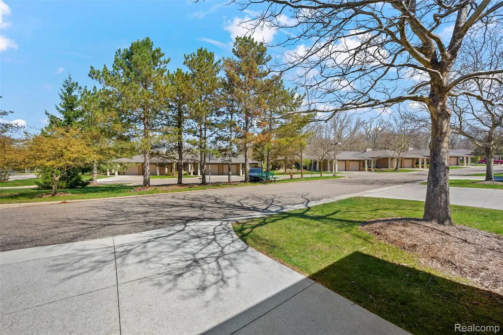 985 Wexford Way Rochester Hills City MI 48307