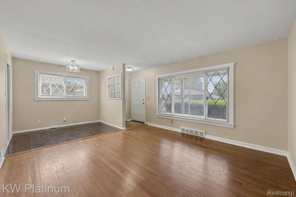 29462 Hanover Boulevard Westland City MI 48186