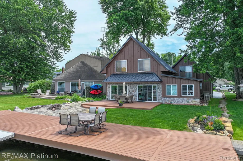 3154 Ponemah Drive Fenton Charter Township MI 48430