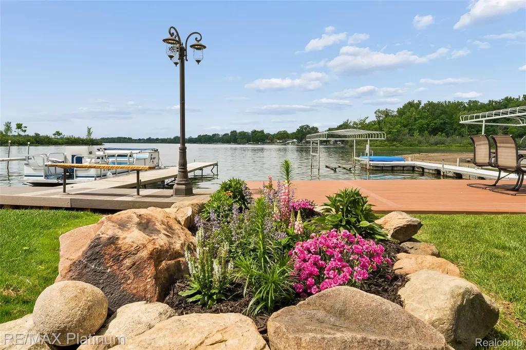 3154 Ponemah Drive Fenton Charter Township MI 48430
